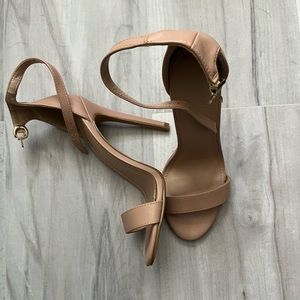 Nude/tan heels